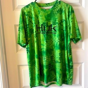 Men’s large HUK fishing shirt
